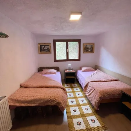 Gyimesi Kulcsoshaz / Casa De Vacanta Ghimes Lunca de Sus Exterior photo
